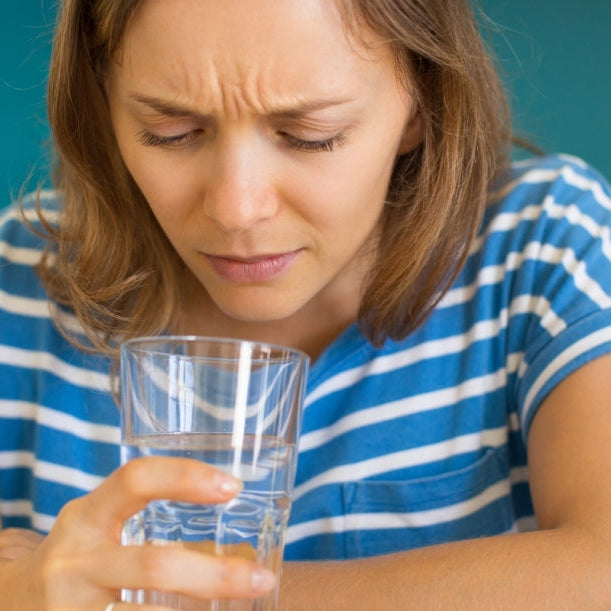 Illeluktende vann- det lukter av svovel og råtne egg