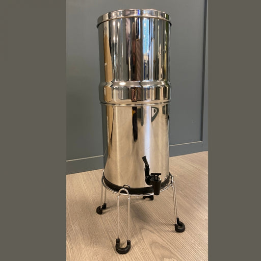 Gravitasjonsfilter plassert på stativ